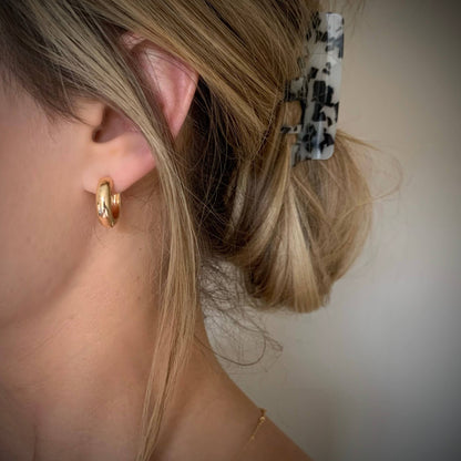CHUBBIE HOOPS | gold | everyday hoop earrings | clasp hoops
