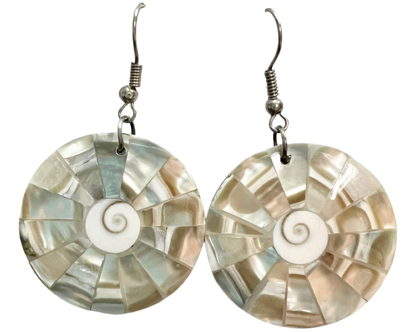 Inlaid Swirl Shell Necklace