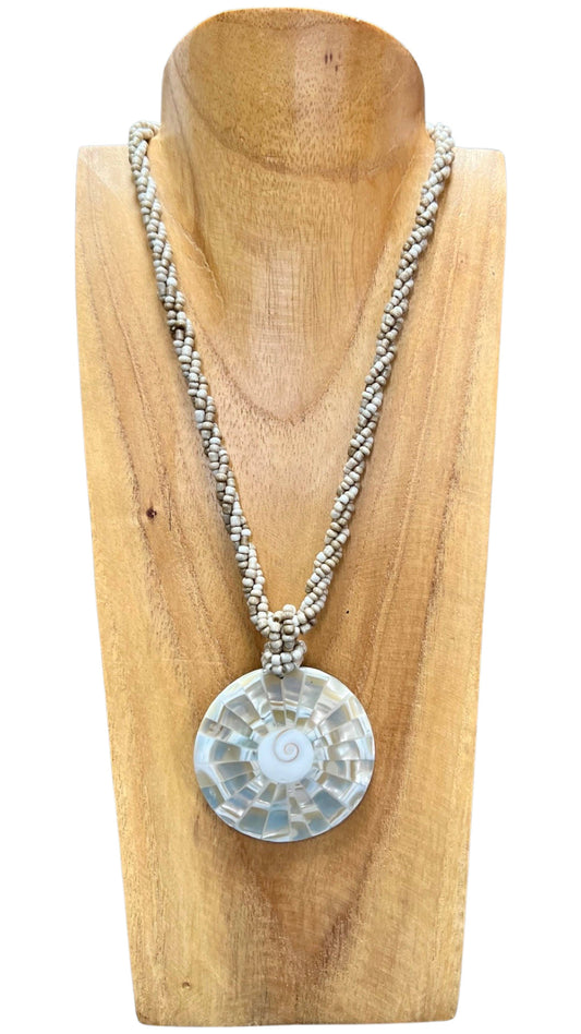 Inlaid Swirl Shell Necklace